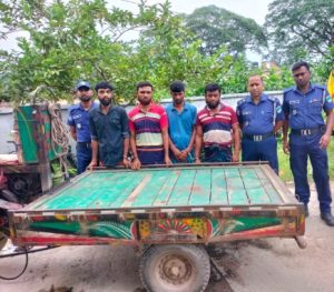 ৪ আসামী